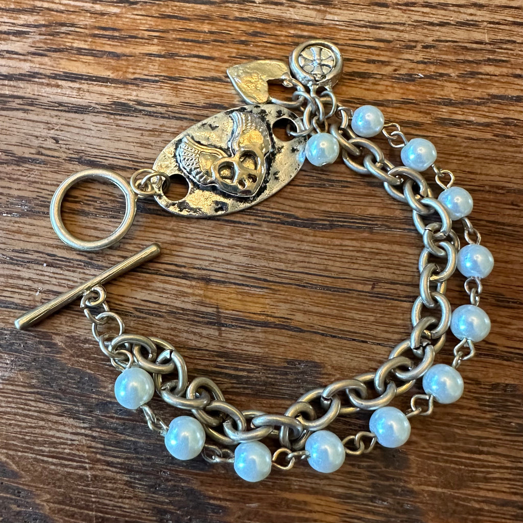 Heart-winged pearl gold linked bracelet